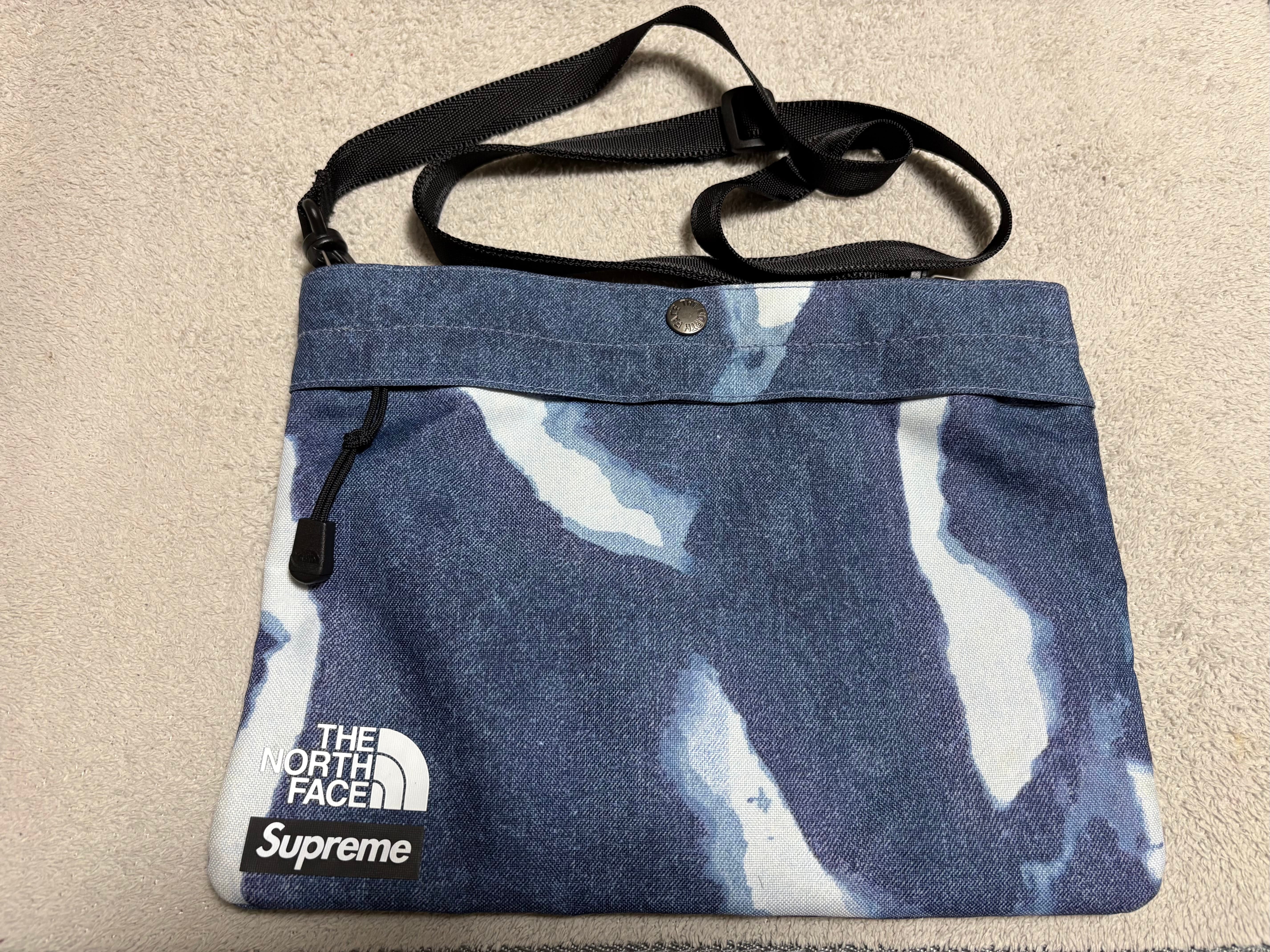 Supreme 18FW Shoulder Bag 