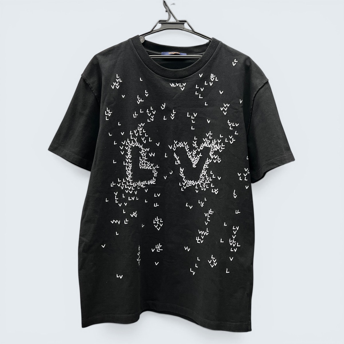 LOUIS VUITTON 極美品 ルイヴィトン 22AW LVスプレッド エンブロイダリー Tシャツ RM222M NPL HNY14W コットン ブラック #L 半袖 カットソー トップス モノグラム ロゴ 刺繍 Aランク 中古 鑑定済 ヴィトンTシャツ