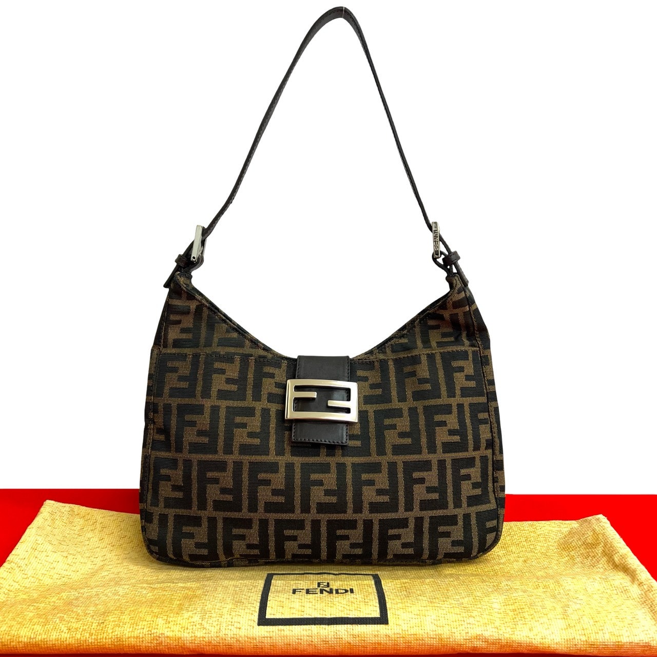 FENDI フェンディ ズッカ FF 柄 ロゴ 金具 キャンバス レザー ショルダーバッグ ブラウン
 33359