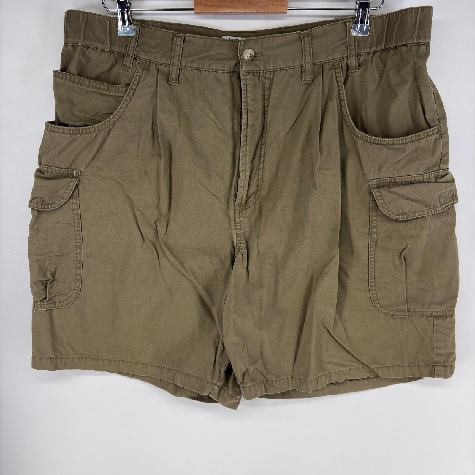 古着 コロンビア Columbia ショートパンツ カーゴ ワンポイントロゴ アウトドア ジップ ワンタック w38  ブラウン系 メンズ