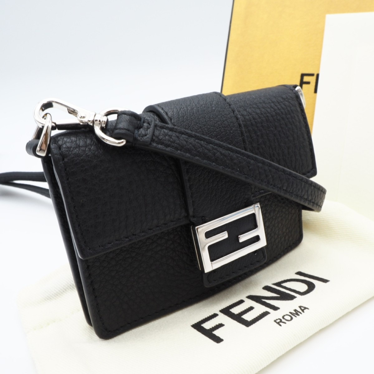 【ヴィンテージ】フェンディ バゲット マルチポケット 7VA579 ALWP ショルダーバッグ FENDI（フェンディ） 新品同様 7VA579 横浜そごう限定 マルチポケット