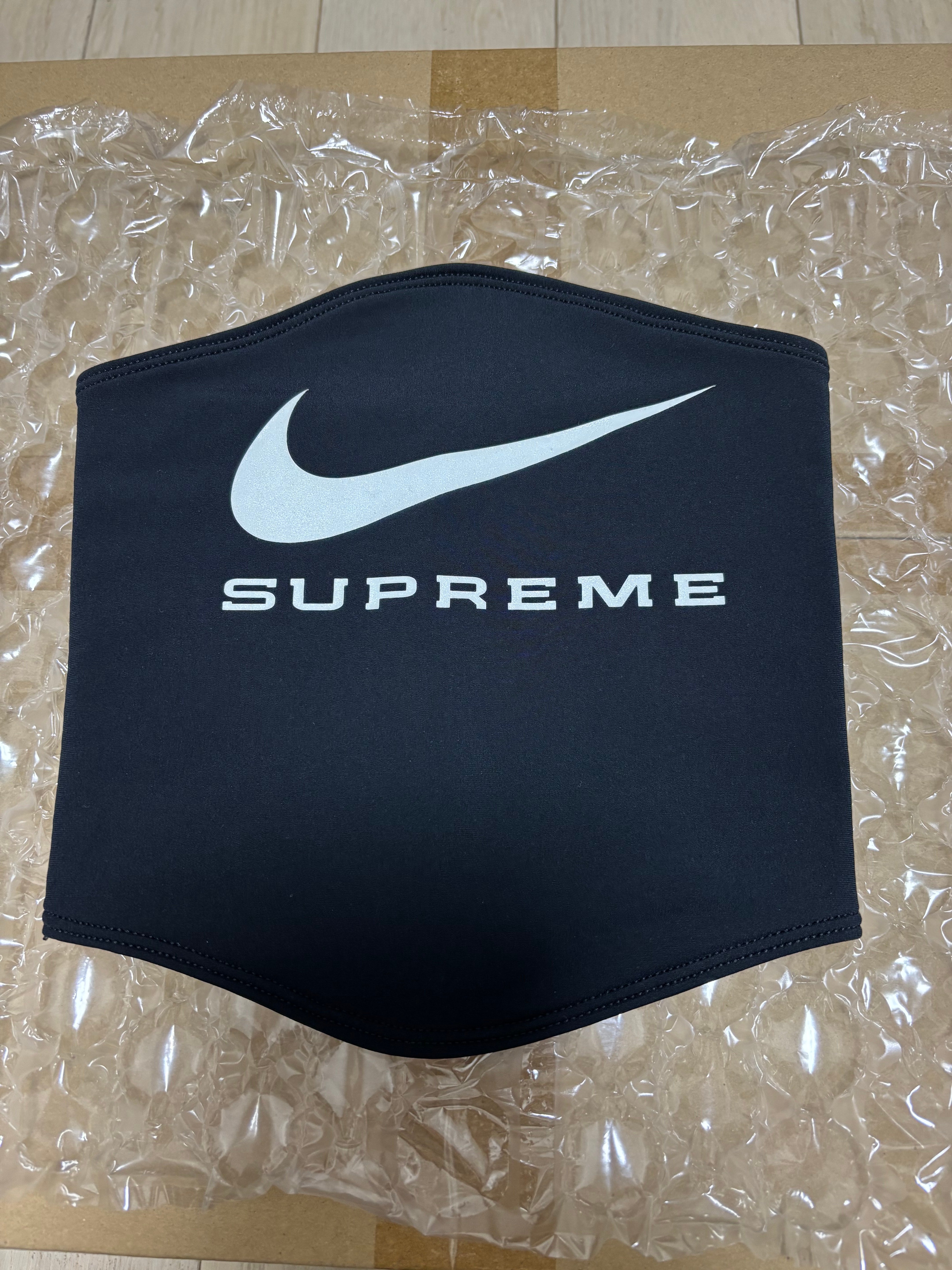 シュプリーム ナイキ ネック ウォーマー "ブラック"