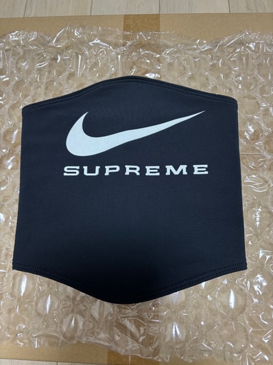 Supreme / Nike® Neck Warmer Supreme / Nike® Neck Warmer