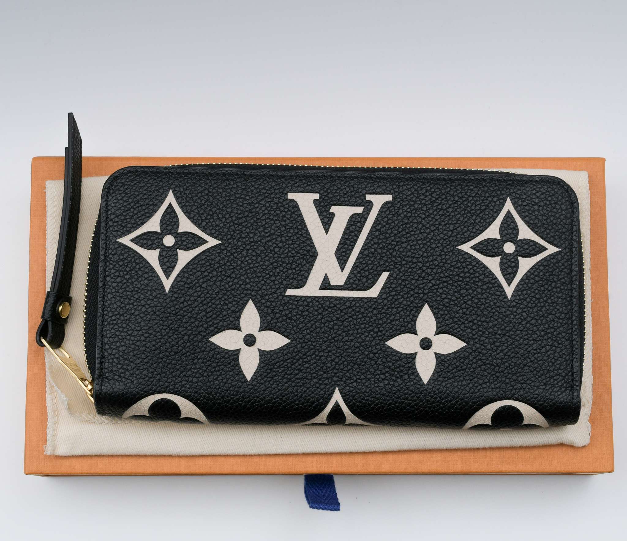 Louis Vuitton Bi-Color Monogram Amplant Zippy Wallet "Black/Beige"