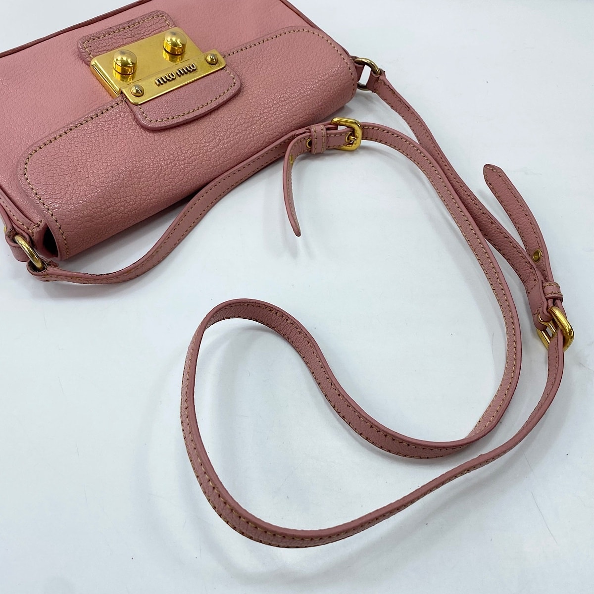 D (傷や汚れあり)】ミュウ ミュウ Miu Miu レザー ショルダーバッグ D (傷や汚れあり)】ミュウ ミュウ Miu Miu レザー ショルダーバッグ