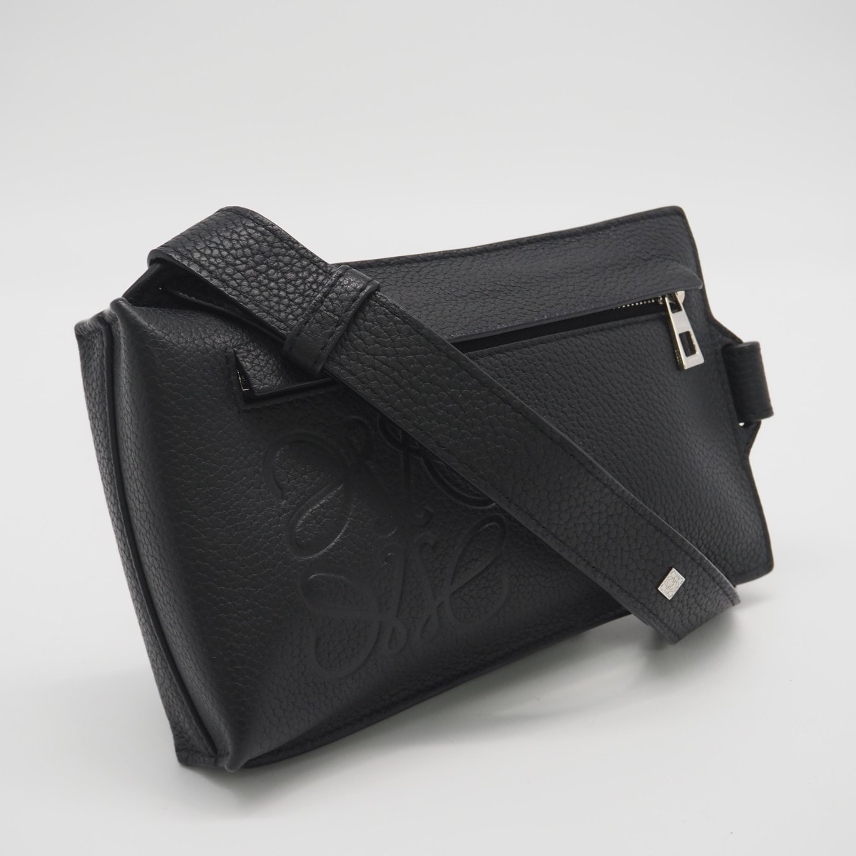 美品 LOEWE ロエベ ソフトグレインカーフ バーティカルTポケット ボディバッグ C500P02X02 ショルダーバッグ ブラック グレインカーフレザー レディース