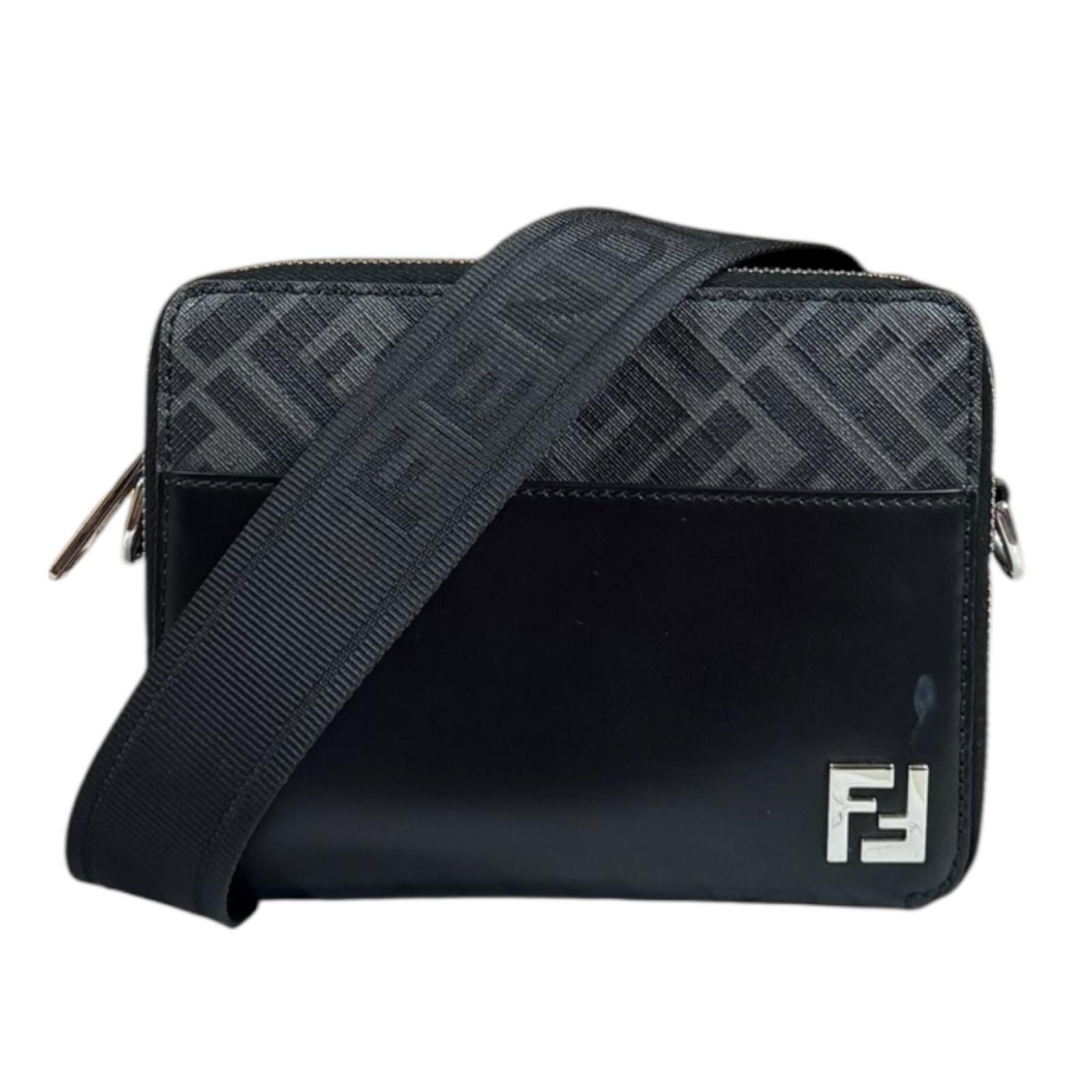 フェンディ スクエアFF カメラケース ショルダーバッグ レザー 7M0357 AFF2 F0GXN ブラック メンズ FENDI 中古