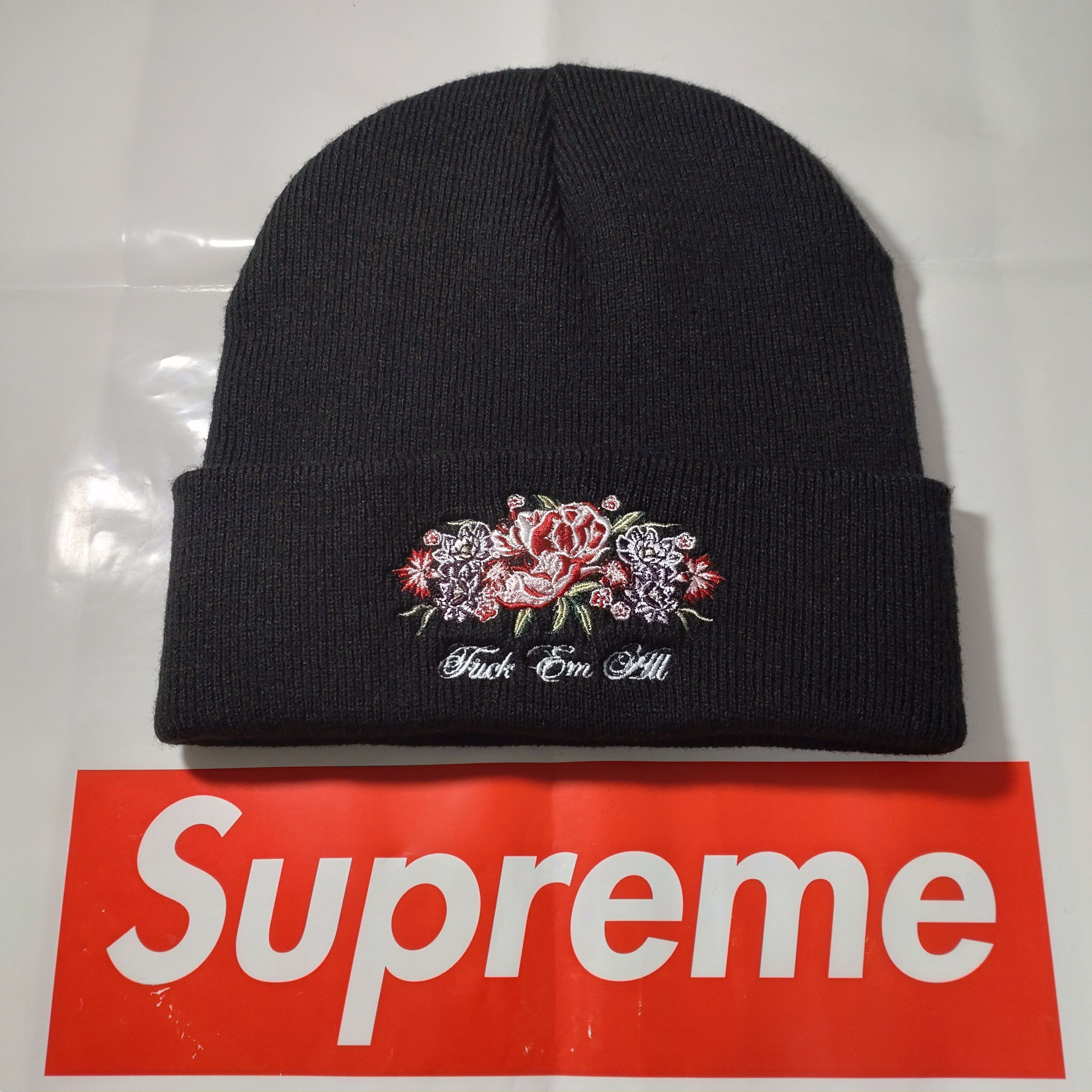 Supreme Centerpiece Beanie "Black"