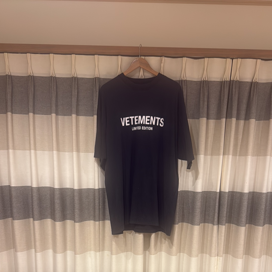 ヴェトモン ロゴ リミテッドエディション Tシャツ "ウォッシュドブラック"