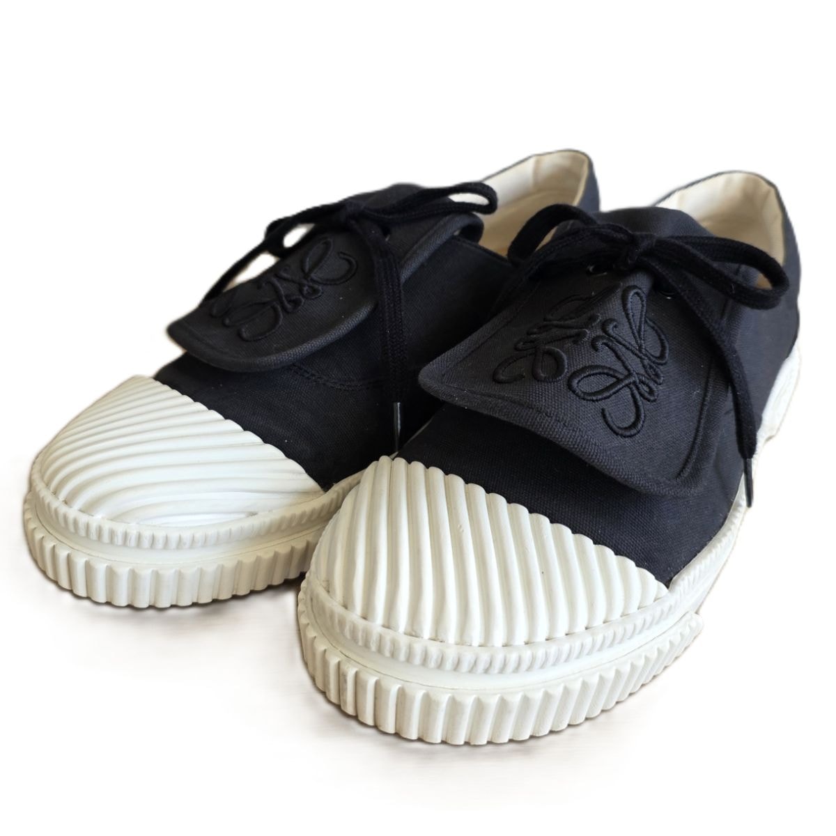 LOEWE ロエベ アナグラム ロゴ刺繍  フラップ 39 スニーカー キャンバス ブラック ホワイト  レディース【中古】