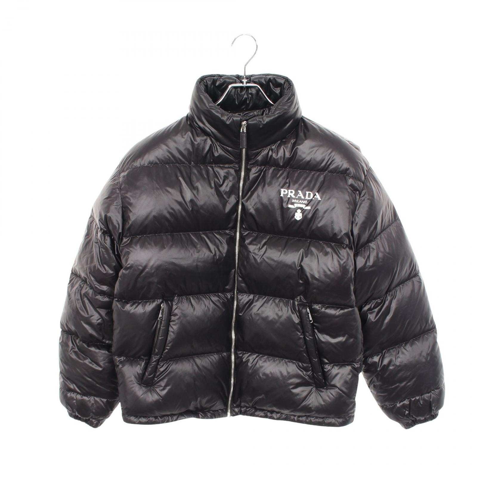 プラダ PRADA ロゴプリント フード付き ダウンジャケット 衣料品 アウター ポリアミド メンズ ブラック系 SGC089 【中古】