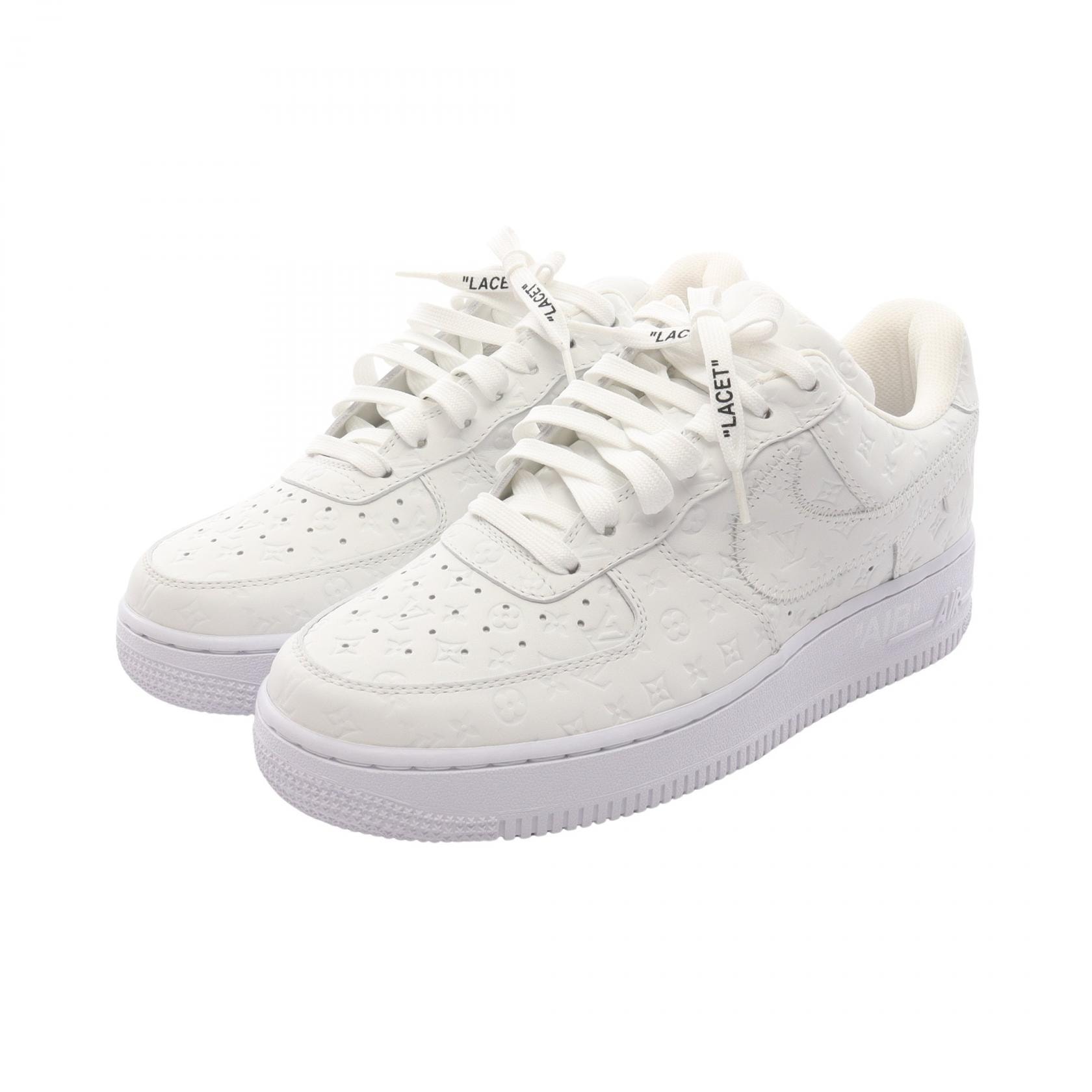 ルイ・ヴィトン LOUIS VUITTON LOUIS VUITTON × NIKE Air Force1 Low モノグラム スニーカー 靴 レザー メンズ ホワイト系 【中古】