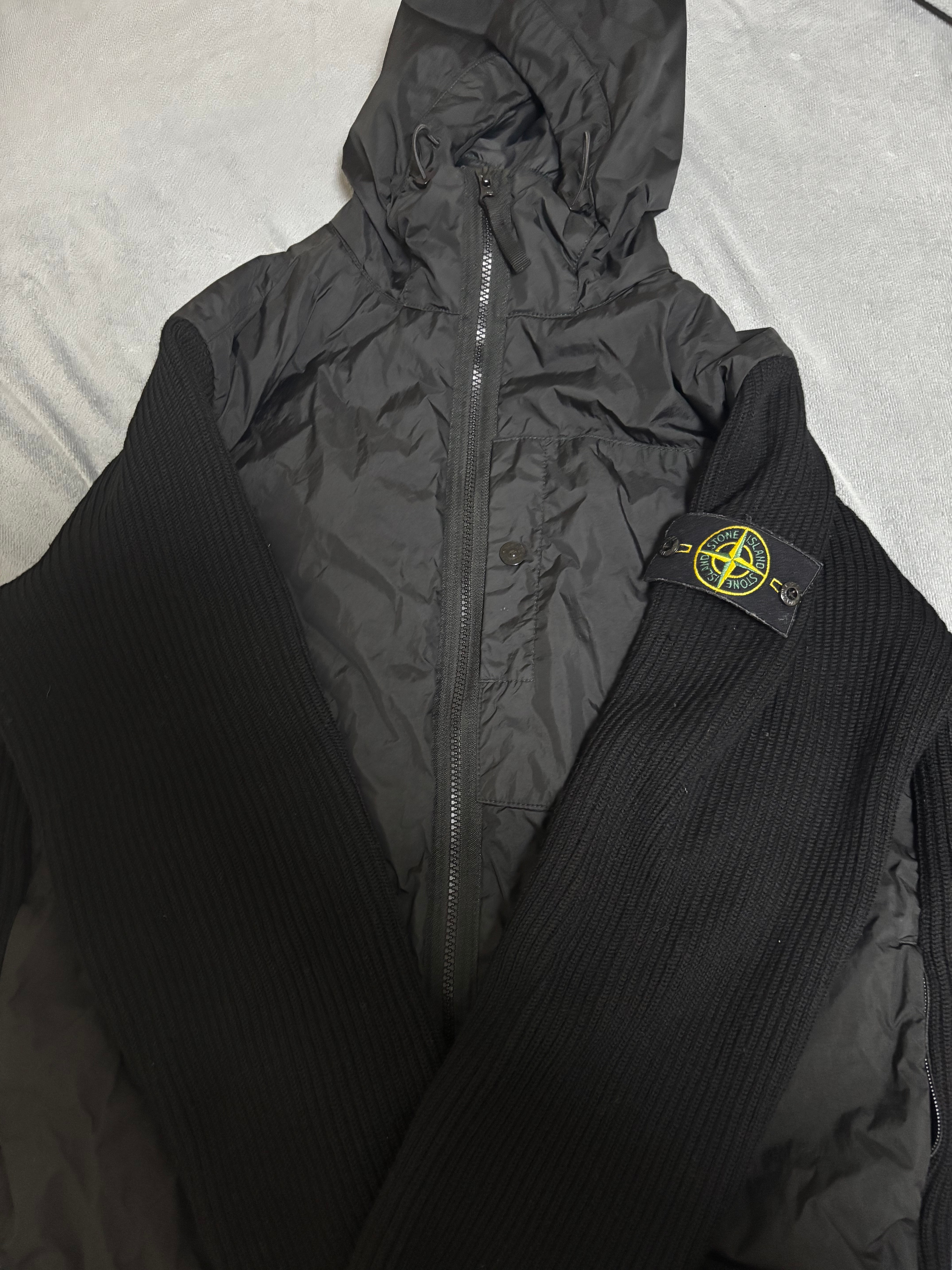 Stone Island ブラックナイロンジャケット