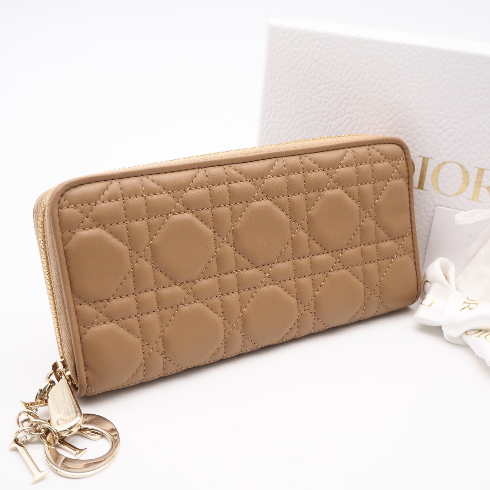 極美品 Christian Dior クリスチャンディオール カナージュ ラムスキン Lady Dior Voyageur ウォレット パウダーベージュ S0007ONMJ_M51U 長財布 ベージュ ラムスキン レディース