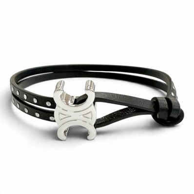 未使用品 セリーヌ トリオンフスタッズ クラスプ ブレスレット 60RW3SMO