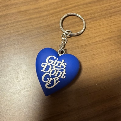 Girls don't cry But She Cries キーホルダー VERDY kzm