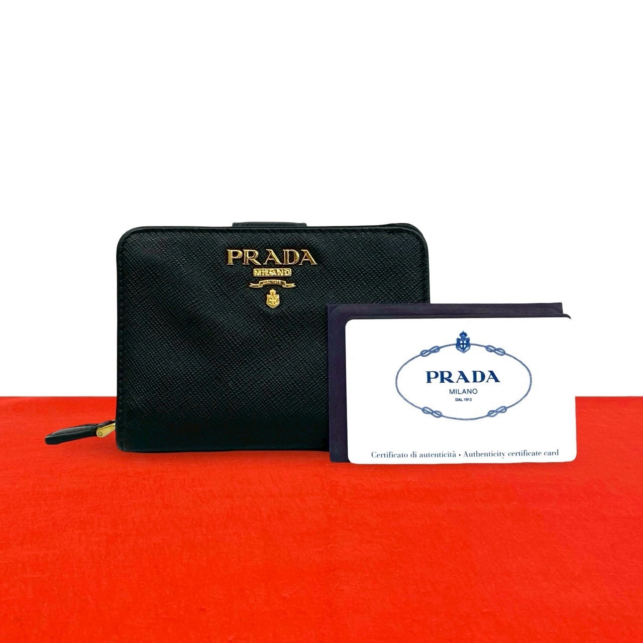 PRADA プラダ ロゴ 金具 レザー 二つ折り財布 ブラック
 38599