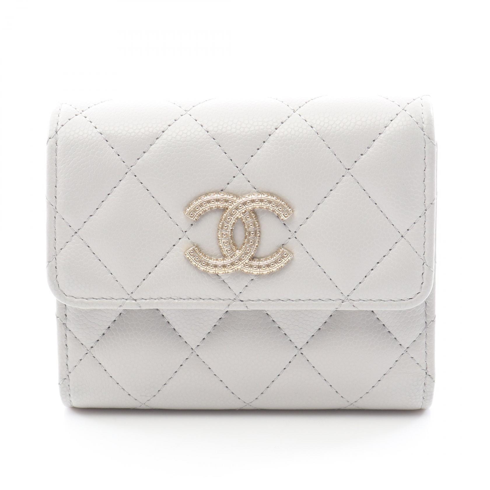 シャネル CHANEL マトラッセ 三つ折り財布 財布 キャビアスキン(グレインドカーフ) レディース グレー系 【中古】