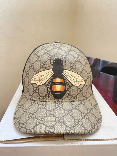グッチ GUCCI GGスプリーム 蜂 はち ビー キャップ L 59