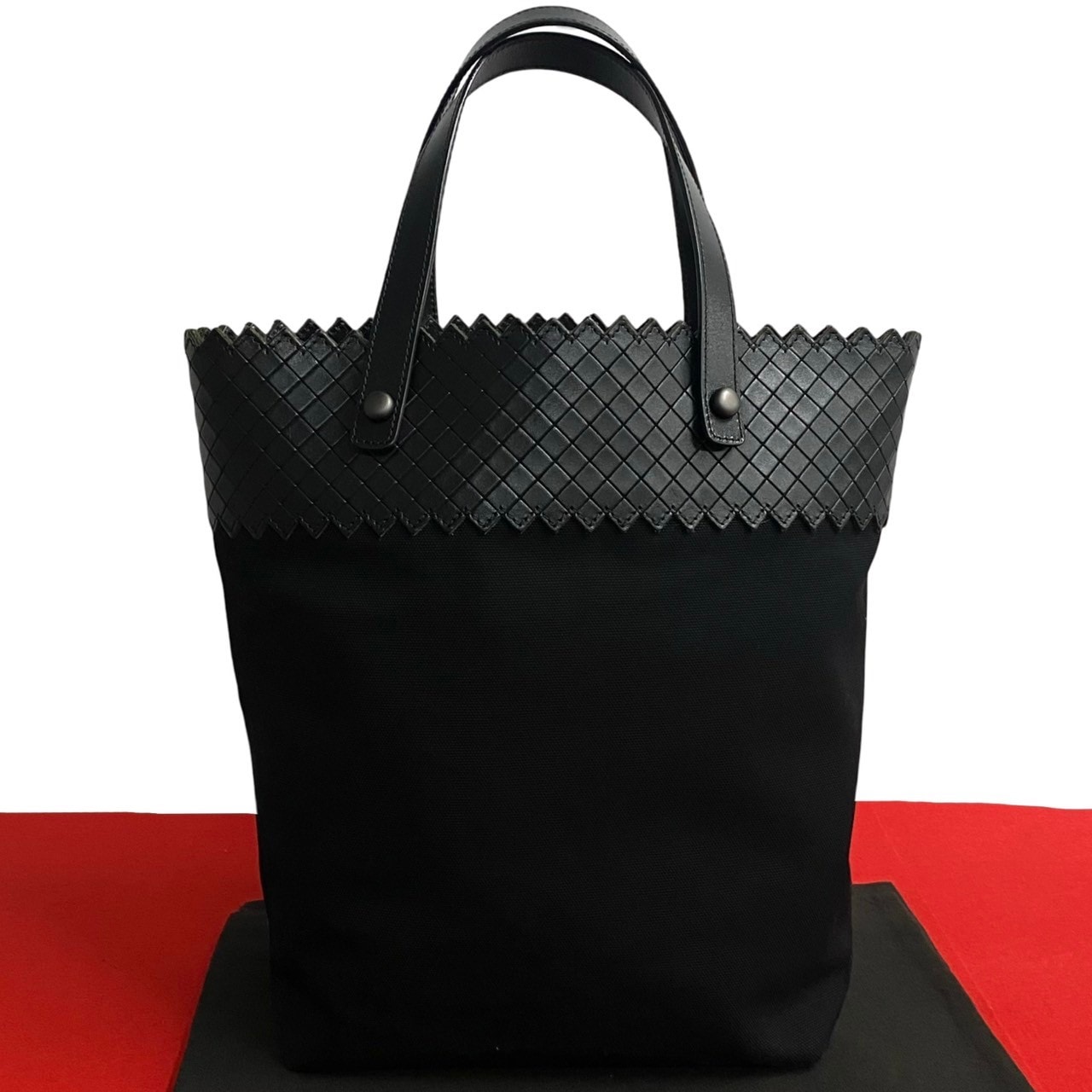 BOTTEGA VENETA ボッテガヴェネタ イントレチャート レザー キャンバス トートバッグ ブラック
 922-2