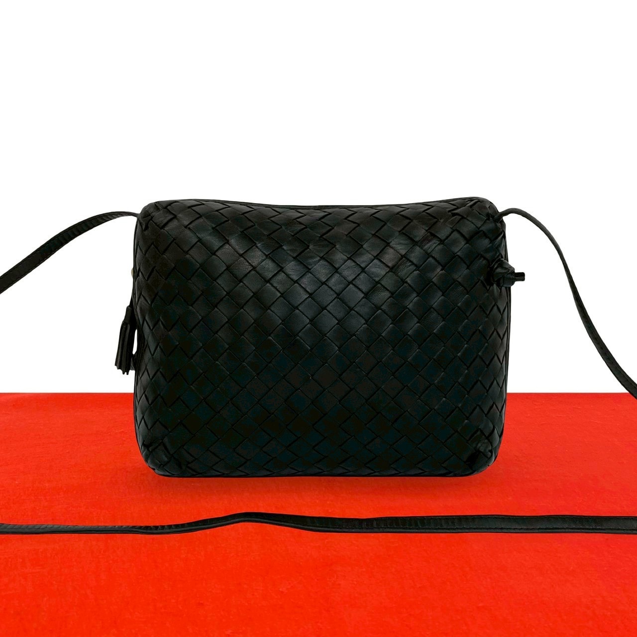 BOTTEGA VENETA ボッテガヴェネタ イントレチャート レザー ショルダーバッグ ブラック
 36519