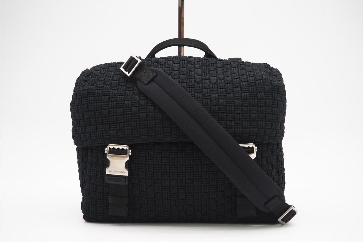 極美品 BOTTEGAVENETA ボッテガヴェネタ イントレチャート小 テクニカルコードナイロン ポスティーノバッグ 776523 V0VG4 8803 2wayショルダーバッグ ブラック ナイロン メンズ
