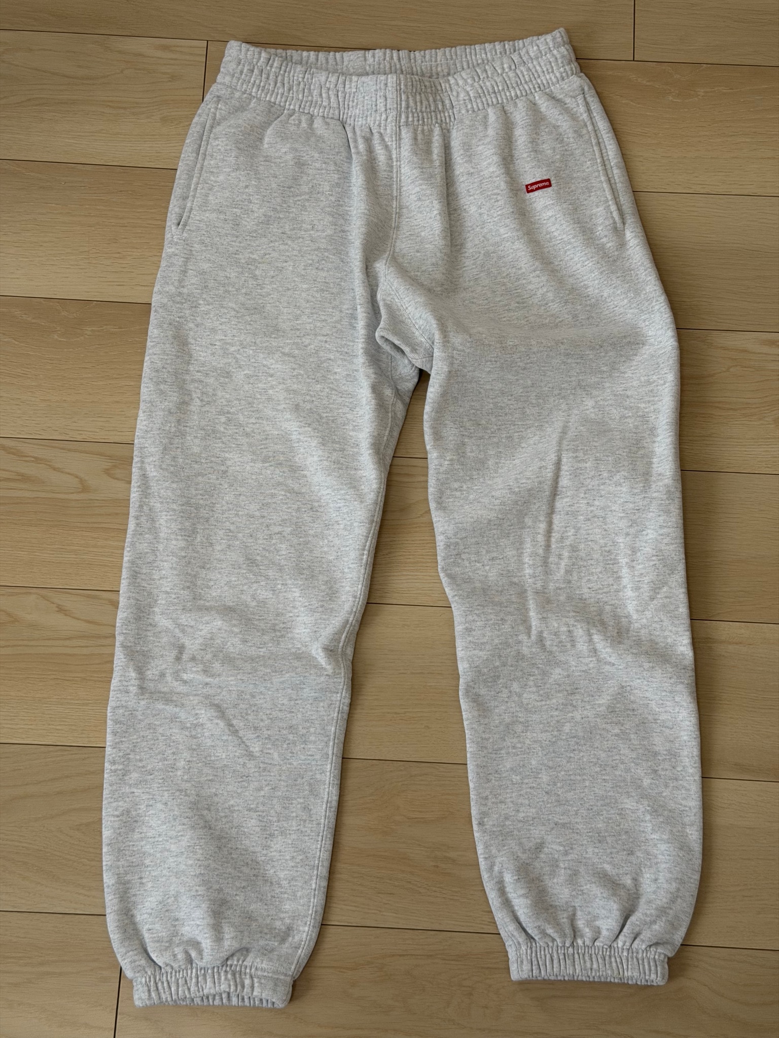 Supreme Small Box Sweatpant "Ash Grey"(23SS)