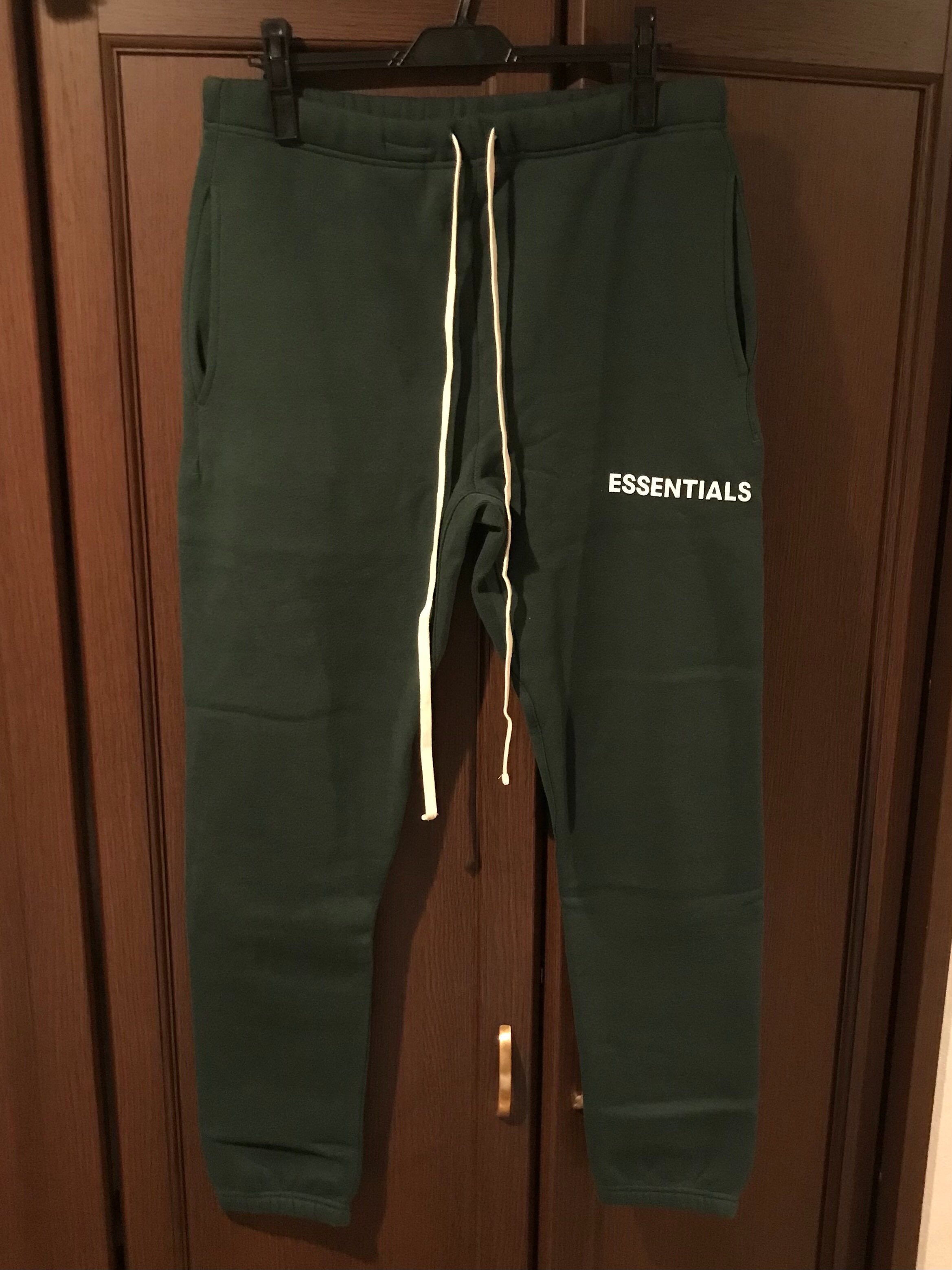 FEAR OF GOD Essentials Graphic Drawstring Sweatpants "Green"