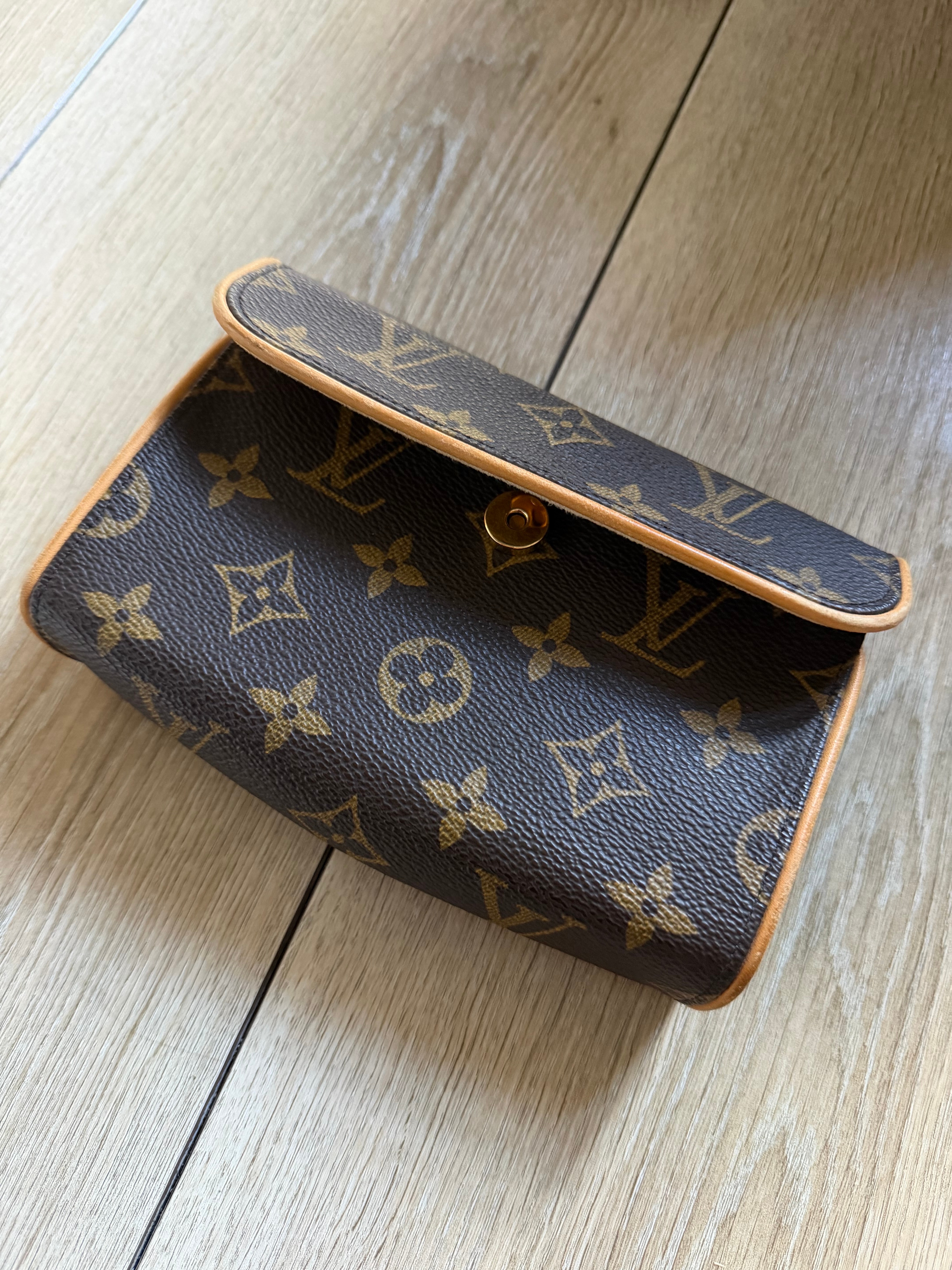 Louis Vuitton Pochette Florentine Monogram