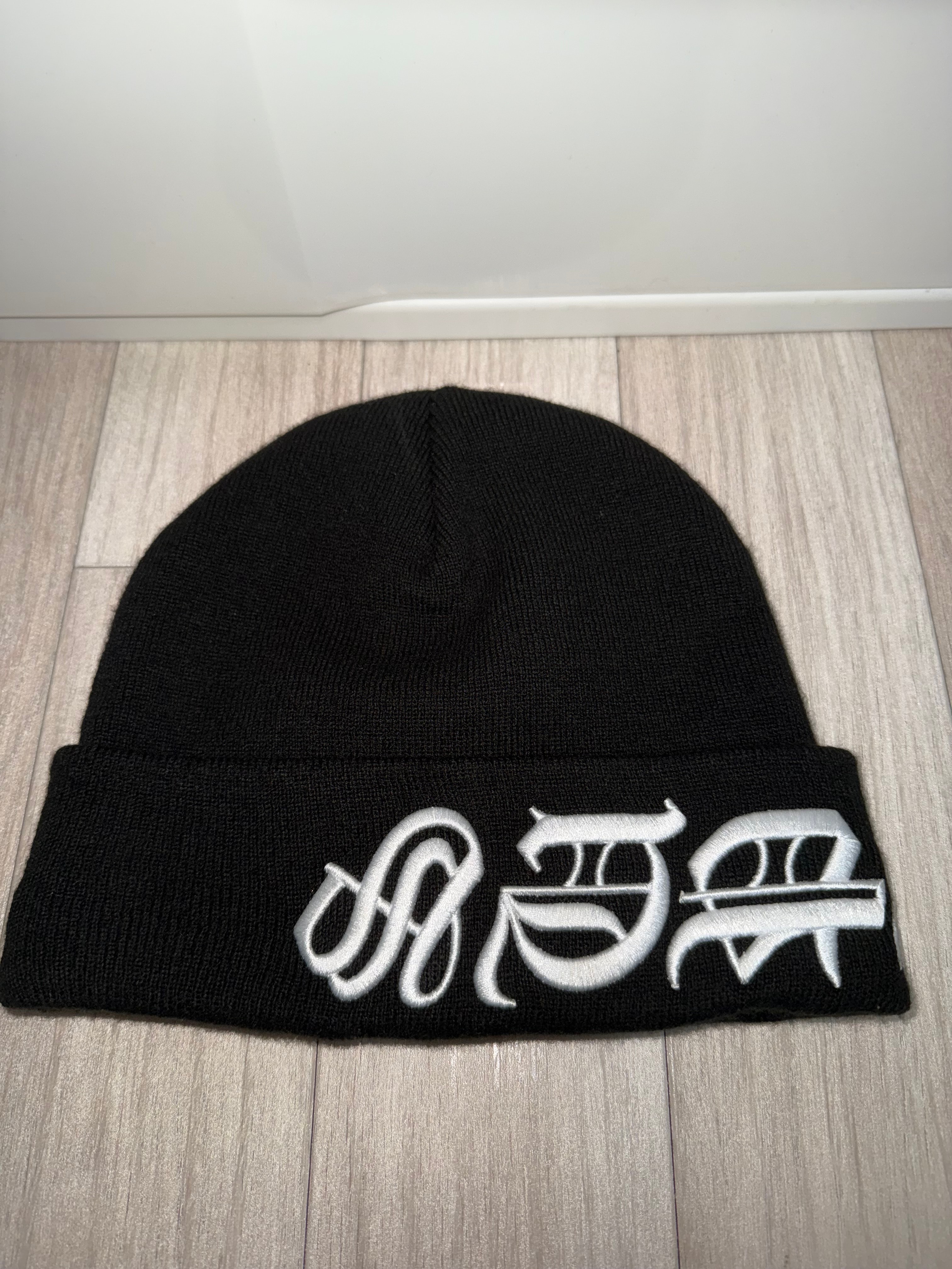 Supreme New Era Blackletter Beanie "Black"
