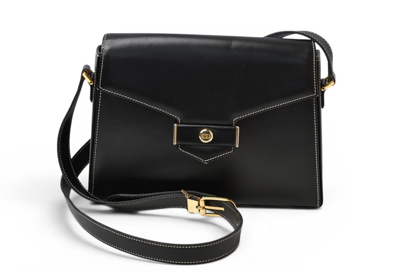 Christian Dior ディオール ヴィンテージ ショルダーバッグ レザー ブラック ゴールド金具 CDロゴ レディース 斜め掛け 【中古】