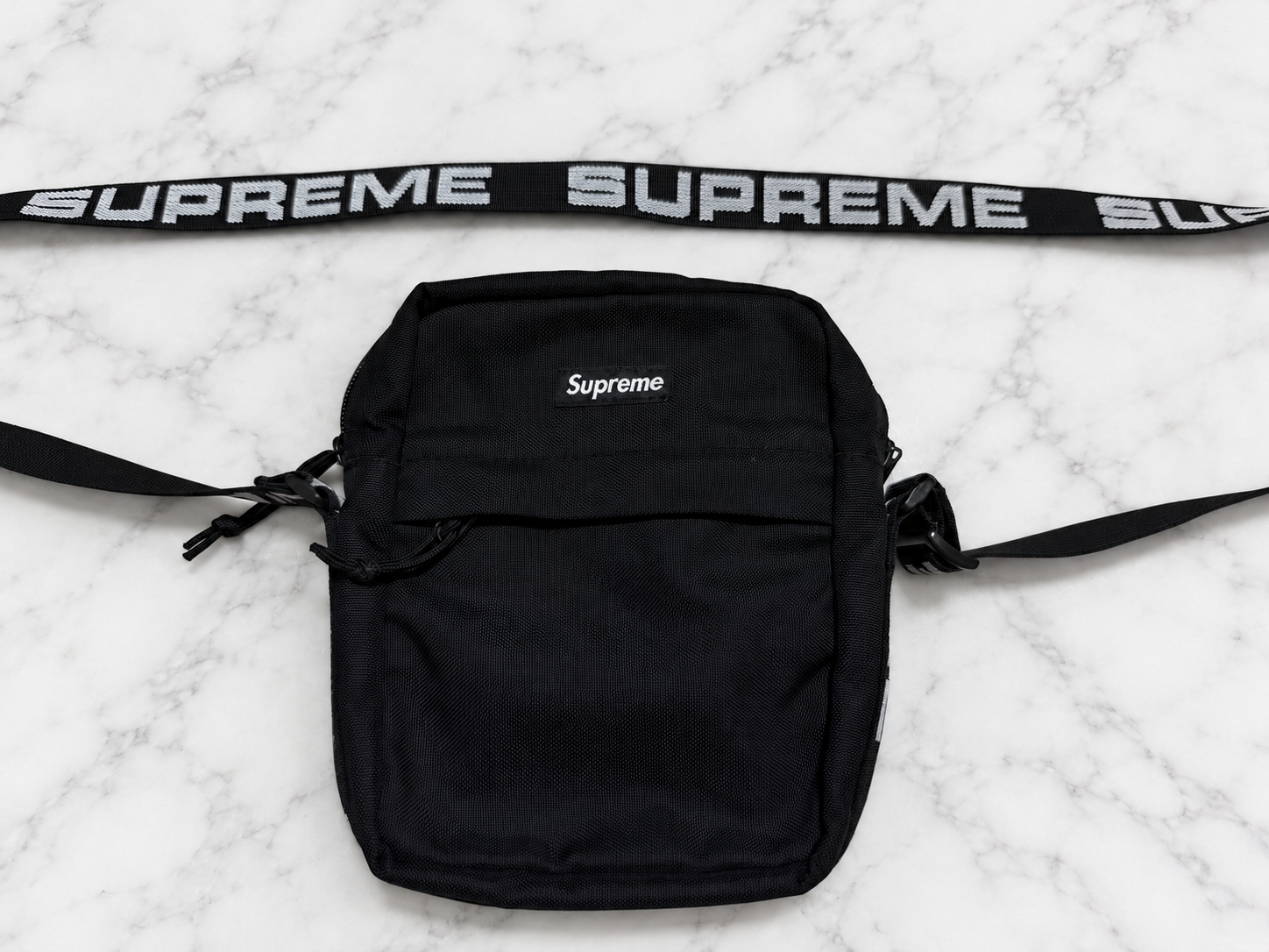 Supreme 18SS Shoulder Bag "Black"