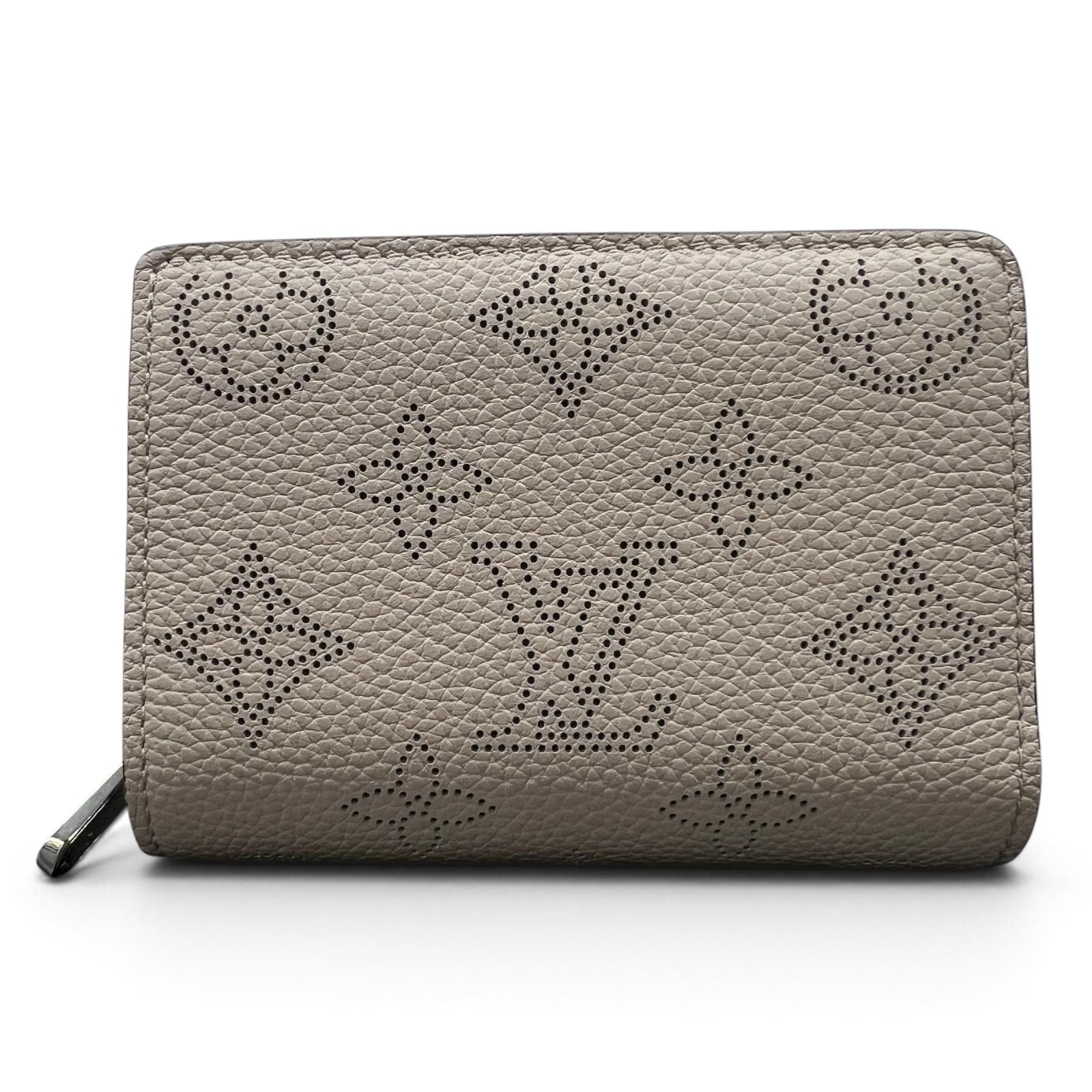 LOUIS VUITTON 極美品 ルイヴィトン ポルトフォイユ クレア モノグラムマヒナ ガレ 二つ折り財布 M80817 レザー RFID確認済 ベージュ コンパクトウォレット ヴィトン LV Aランク 中古 鑑定済 ヴィトン財布