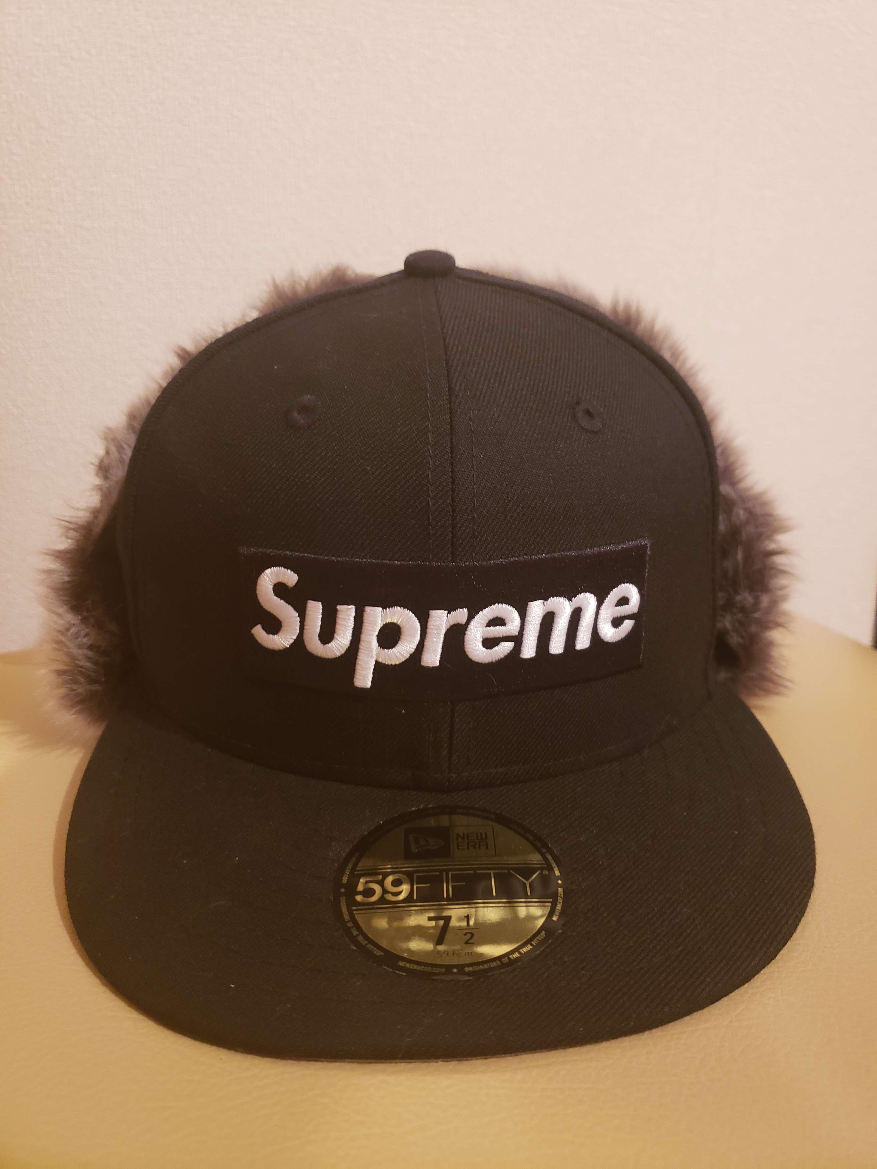 Supreme Earflap New Era® "Black"