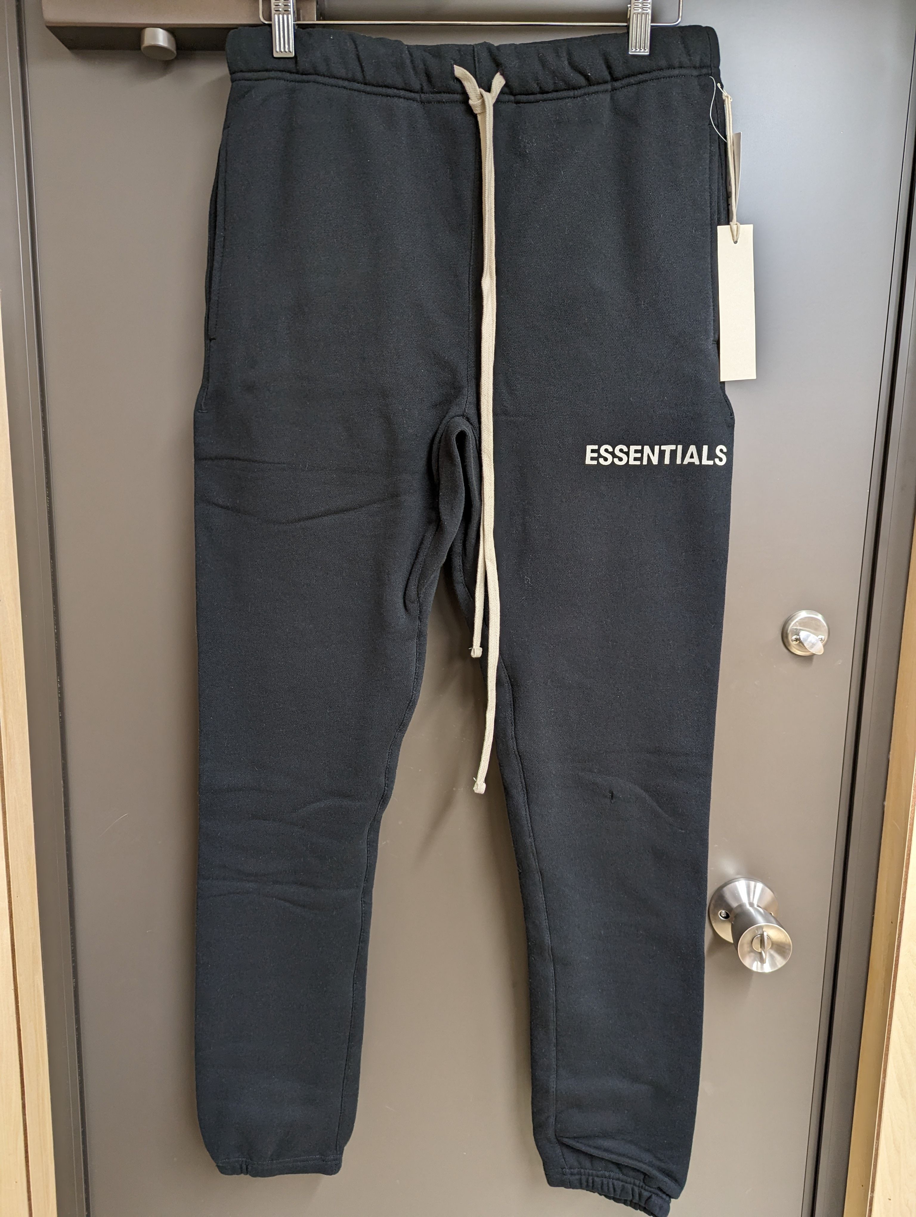FEAR OF GOD Essentials Graphic Sweatpants "Black"