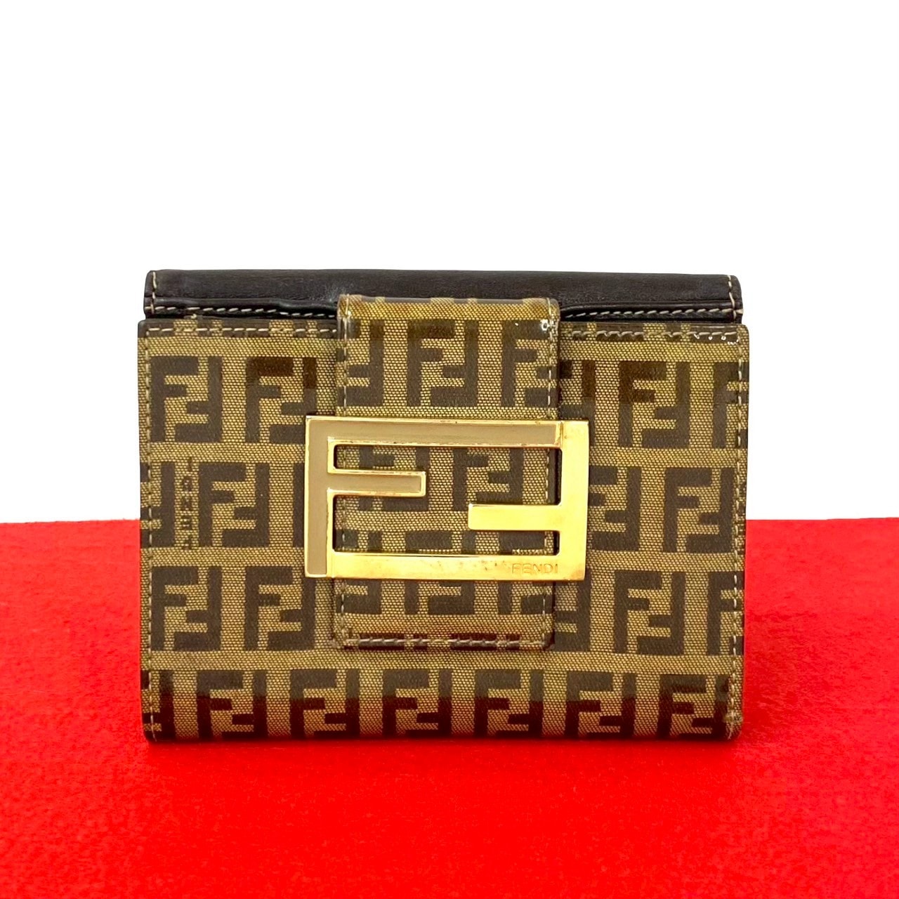 FENDI フェンディ ズッキーノ FF 柄 レザー パテントレザー 二つ折り財布 ブラウン
 37343