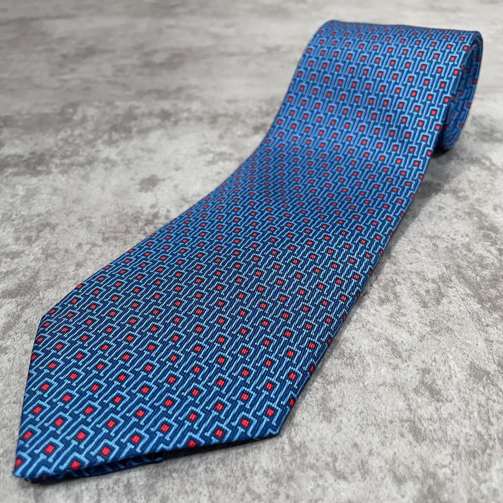 【FERRAGAMO】フェラガモ ネクタイ 幾何学模様 スクエア 四角 小紋柄 総柄 ブルー 青 レッド 赤 メンズ ネイビー 紺 フォーマル 紳士用