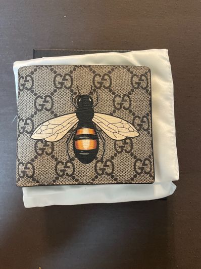 GUCCI Bee Print GG Supreme Compact Wallet