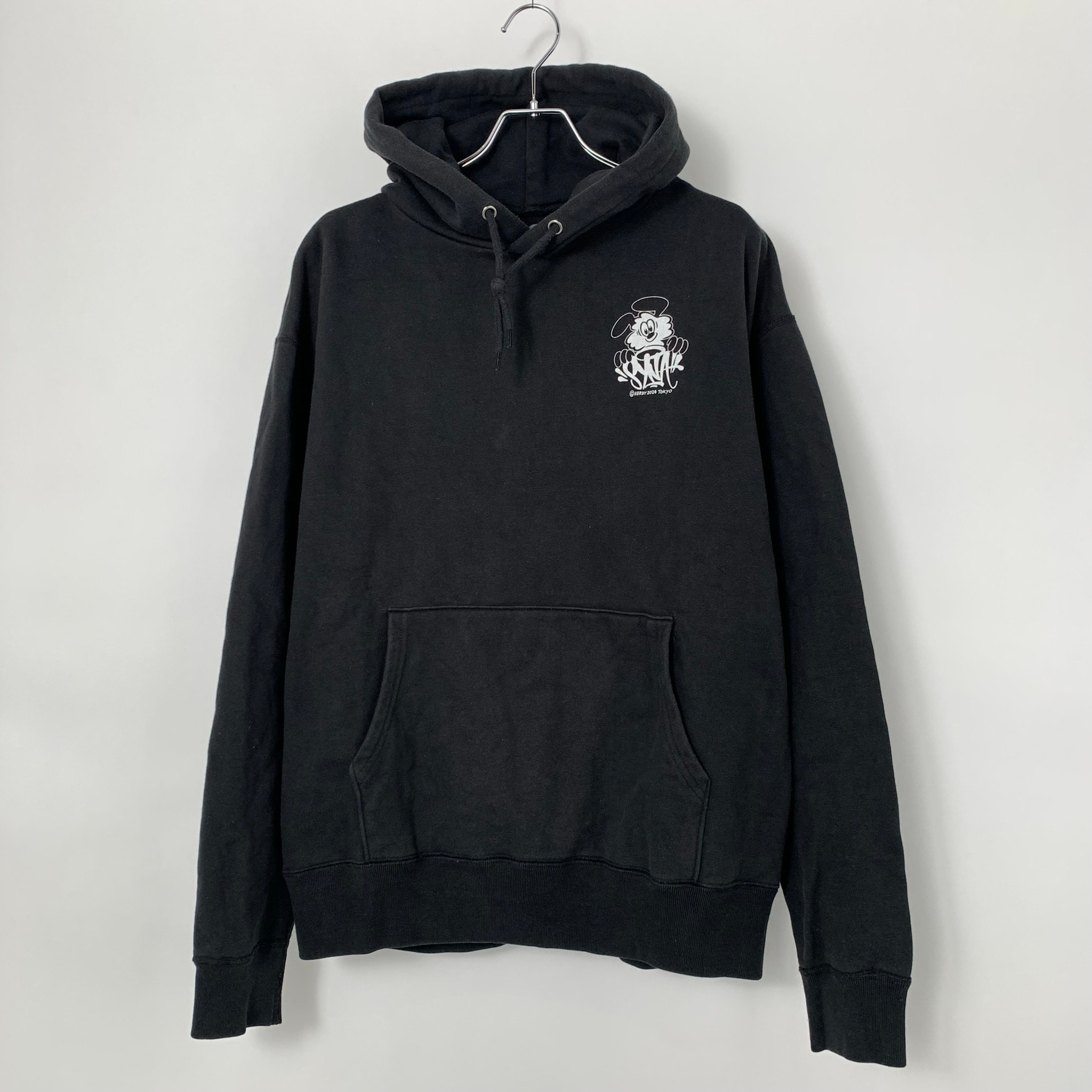 VERDY x Central Cee SYNA WORLD VICK Hoodie "Black"