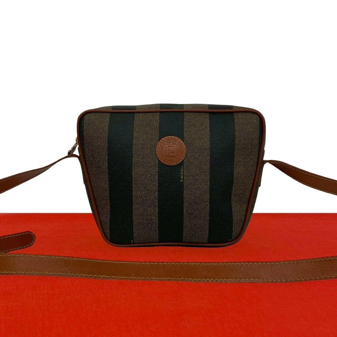 FENDI フェンディ ぺカン 柄 FF ロゴ PVC レザー ショルダーバッグ カーキ
 19878