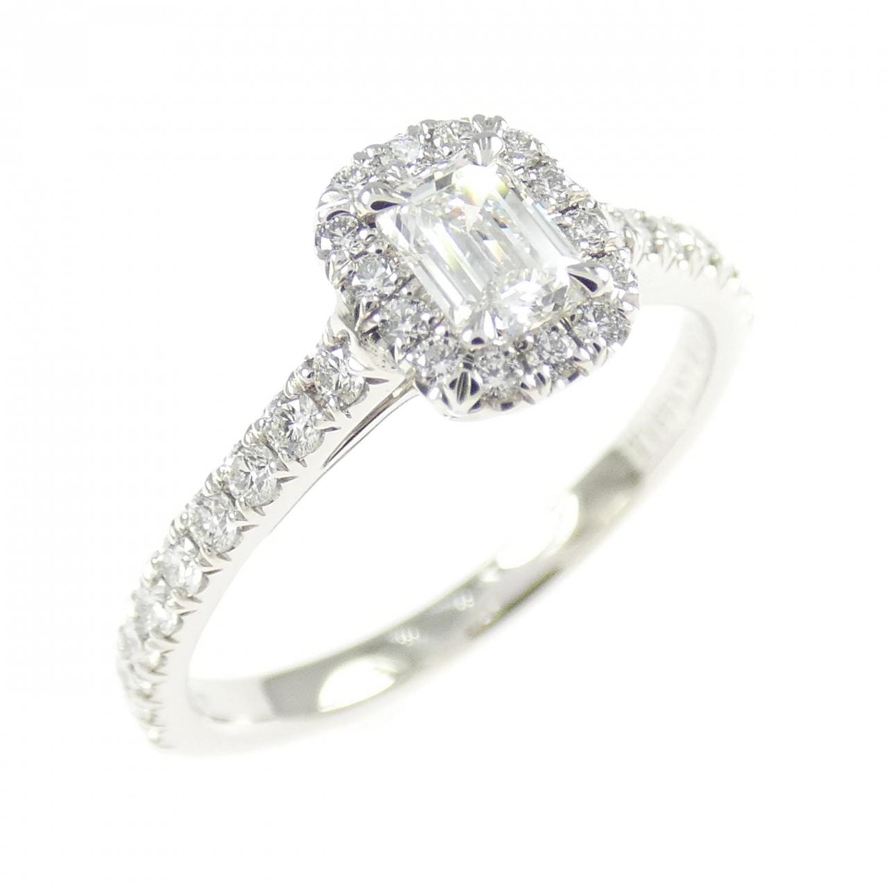 ティファニー ソレスト エメラルドカット リング 0.20CT F VVS2