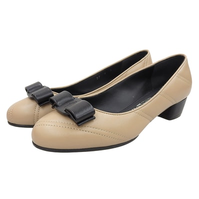 サルヴァトーレフェラガモ 新品同様 ナッパカーフ ヴァラリボン ステッチデザイン チャンキーヒールパンプス 0750370 6D