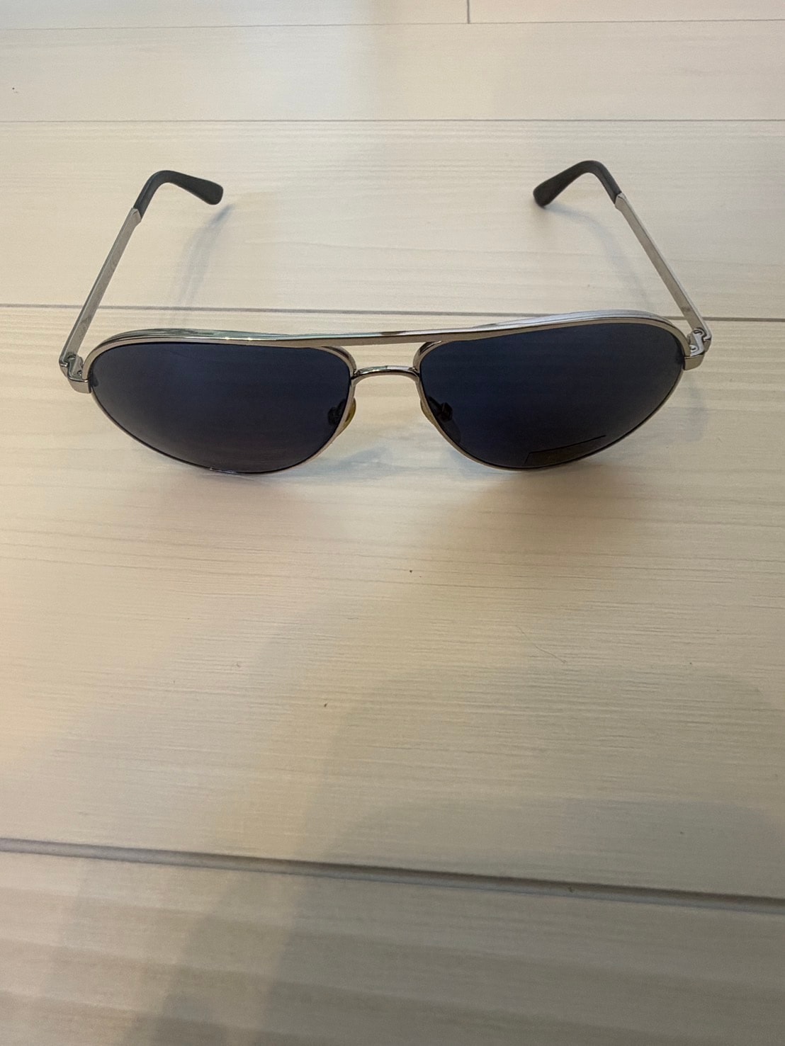 TOM FORD Marko TF144 18V サングラスTOM FORD(トムフォード)の人気モデル「Marko TF144 18V