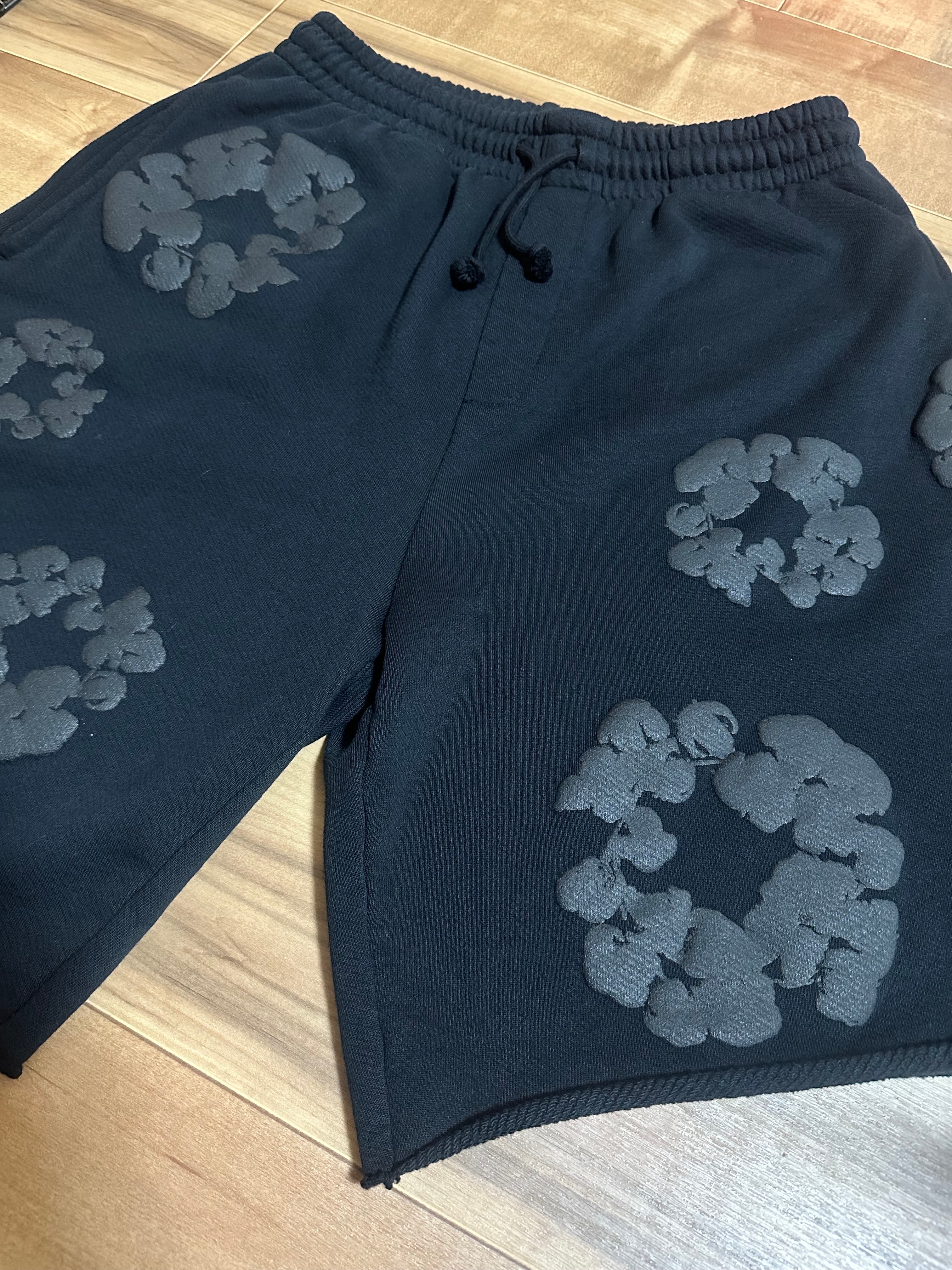 DENIM TEARS Mono Wreath Sweatshorts "Black"