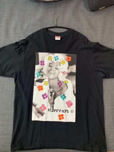 Supreme Naomi Tee "Black"