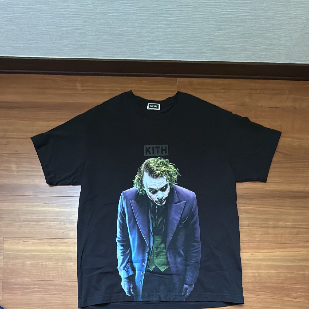 キス x バットマン ジョーカー Tシャツ "ブラック" KHM032774-001