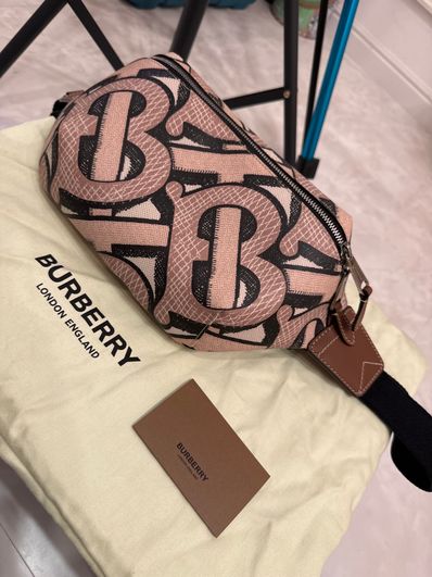 Burberry ソニー モノグラム ボディバッグ
