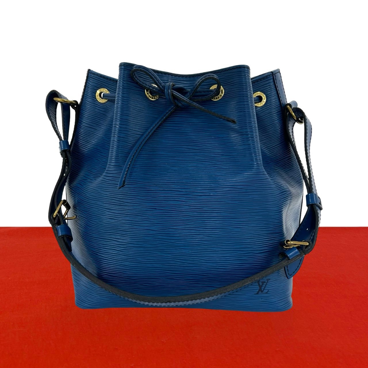 LOUIS VUITTON ルイヴィトン ノエ エピ レザー ショルダーバッグ ブルー
25718
