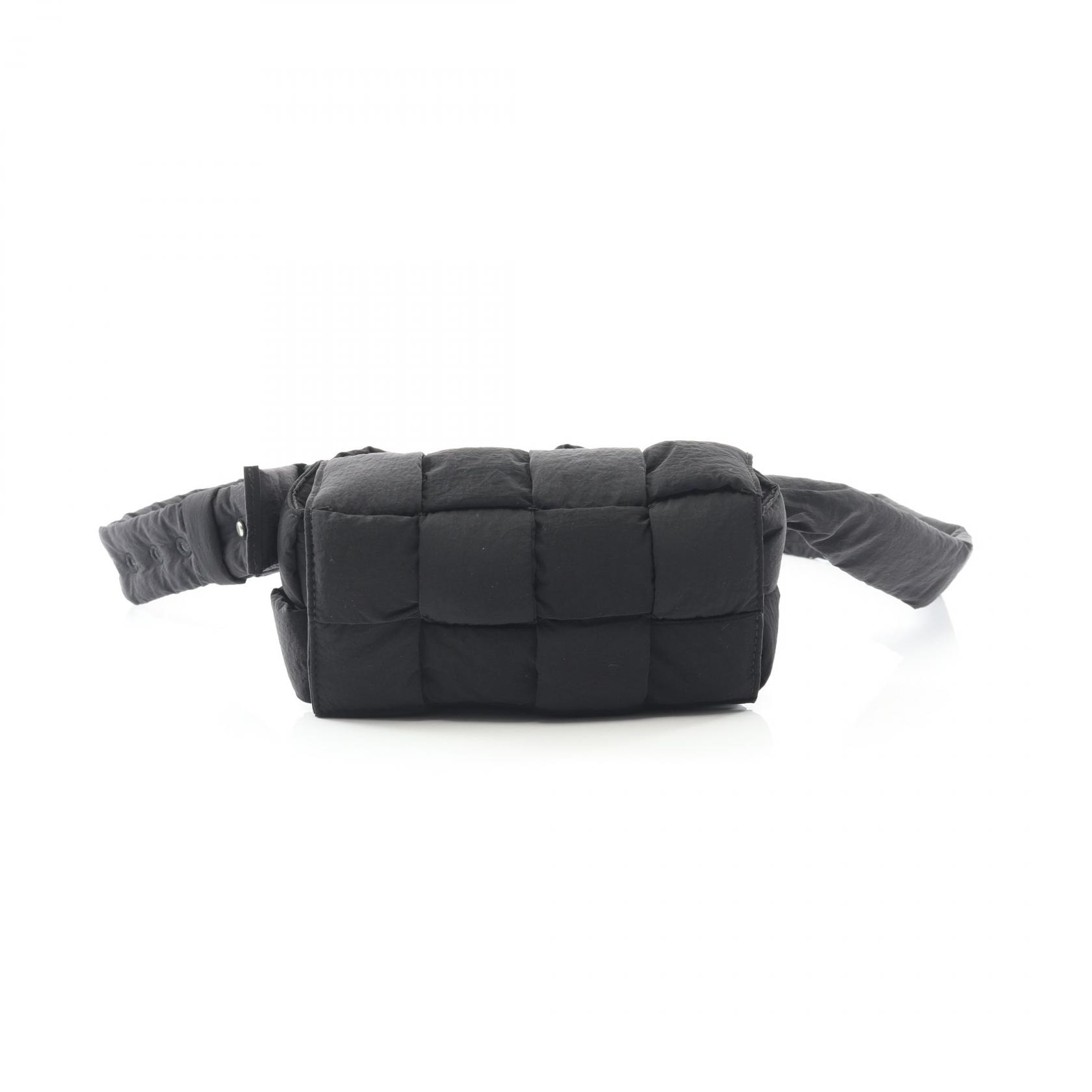 ボッテガヴェネタ BOTTEGA VENETA PADDED CASSETTE パデッド カセット ウエストバッグ ボディバッグ バッグ ナイロン メンズ レディース ブラック系 679763 VBO80 【中古】