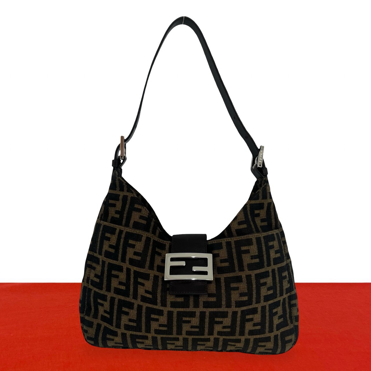 FENDI フェンディ ズッカ FF 柄 キャンバス レザー ショルダーバッグ ブラウン
94102